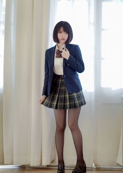 年轻女教师在线播放_国产剧电影免费在线